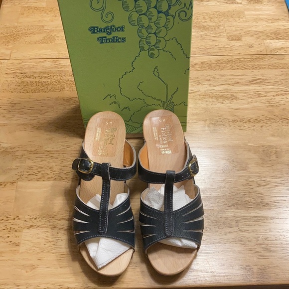 (FREE) Vintage 1960s barefoot frolics by Miller- Christie sandals - Picture 1 of 12